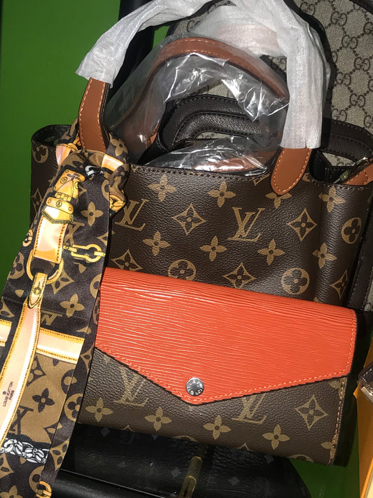 Louis V Purse Set